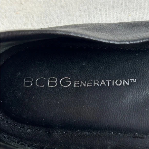 BCBGeneration Women’s 7 Black Leather Ballet Flats/Driving Mocs - Picture 3 of 11